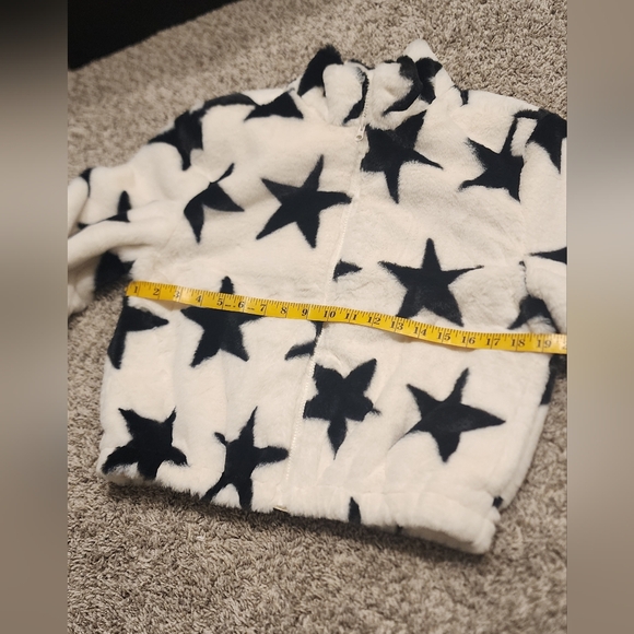 NWT Old Navy Black Star Pattern Faux Fur Puffer Jacket - Picture 4 of 10